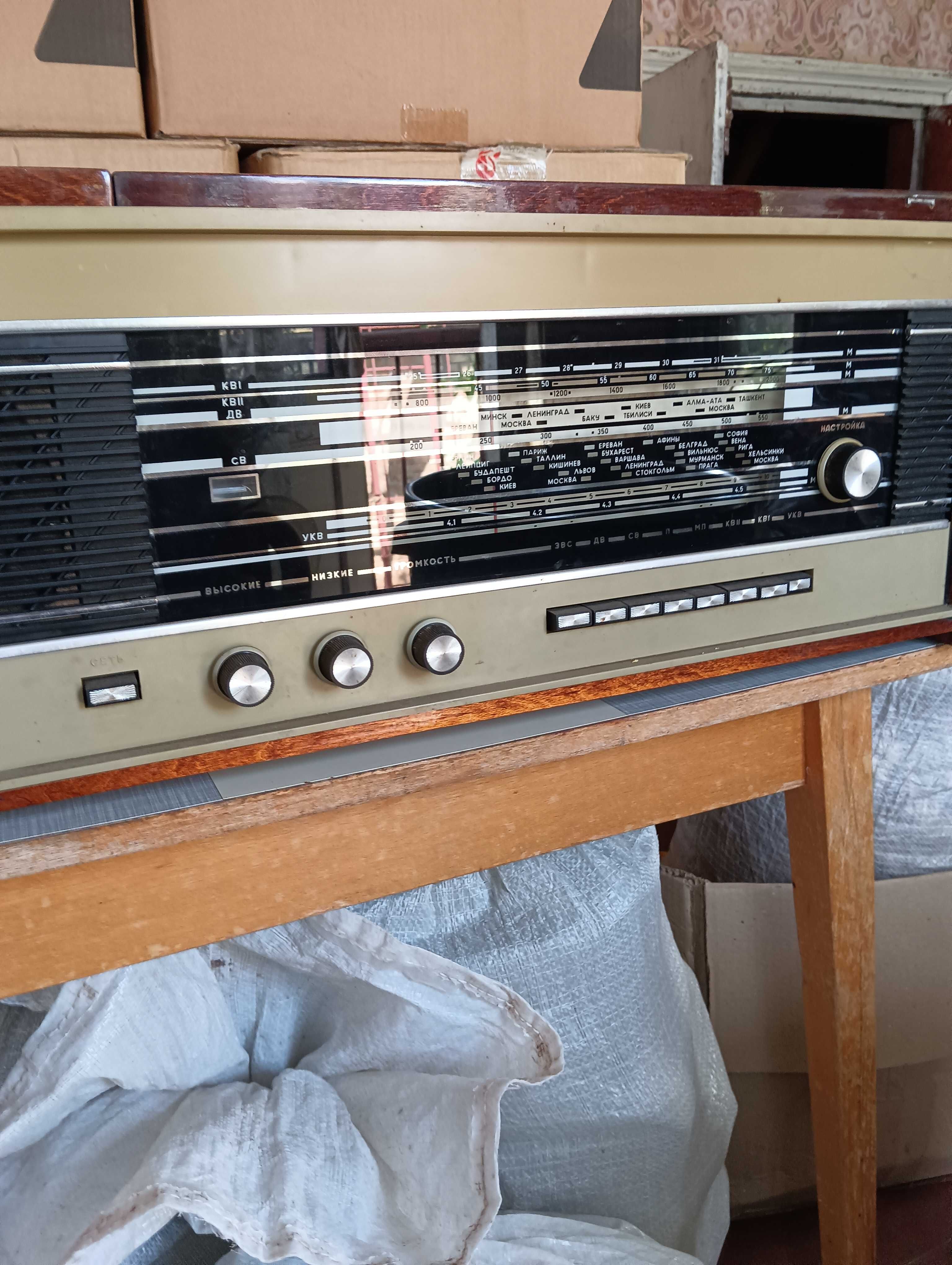 Продам радянську радіолу Кантата-204