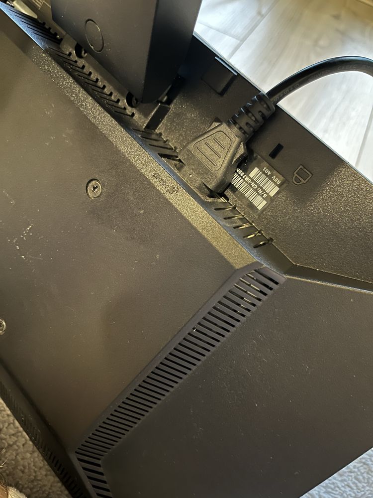 Czarny monitor dell 18”