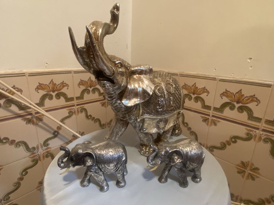 Estatuetas elefantes prateada