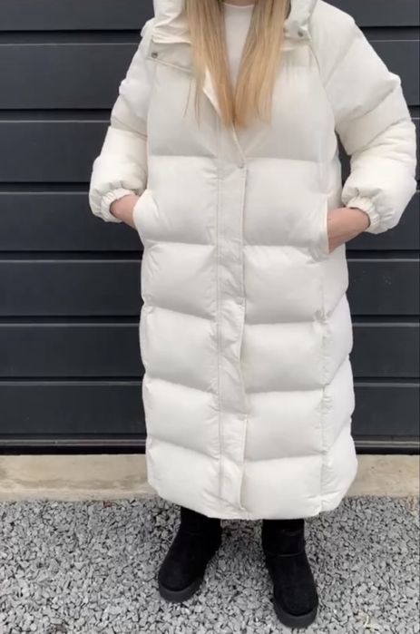 Білий пуховик зимовий