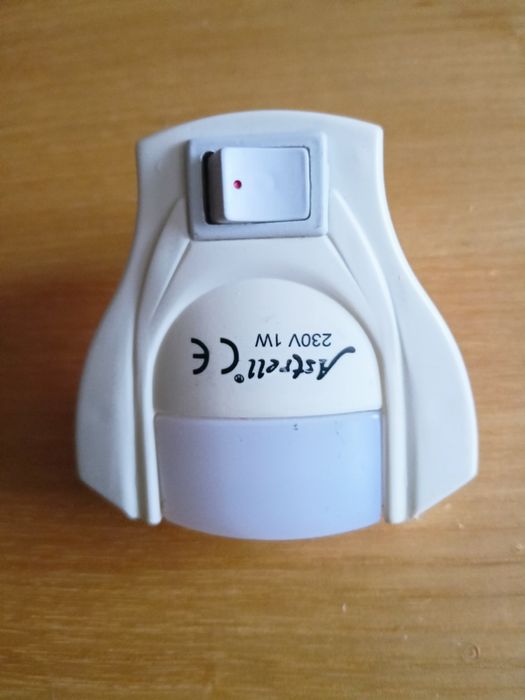 Lampka do kontaktu - zielone światło