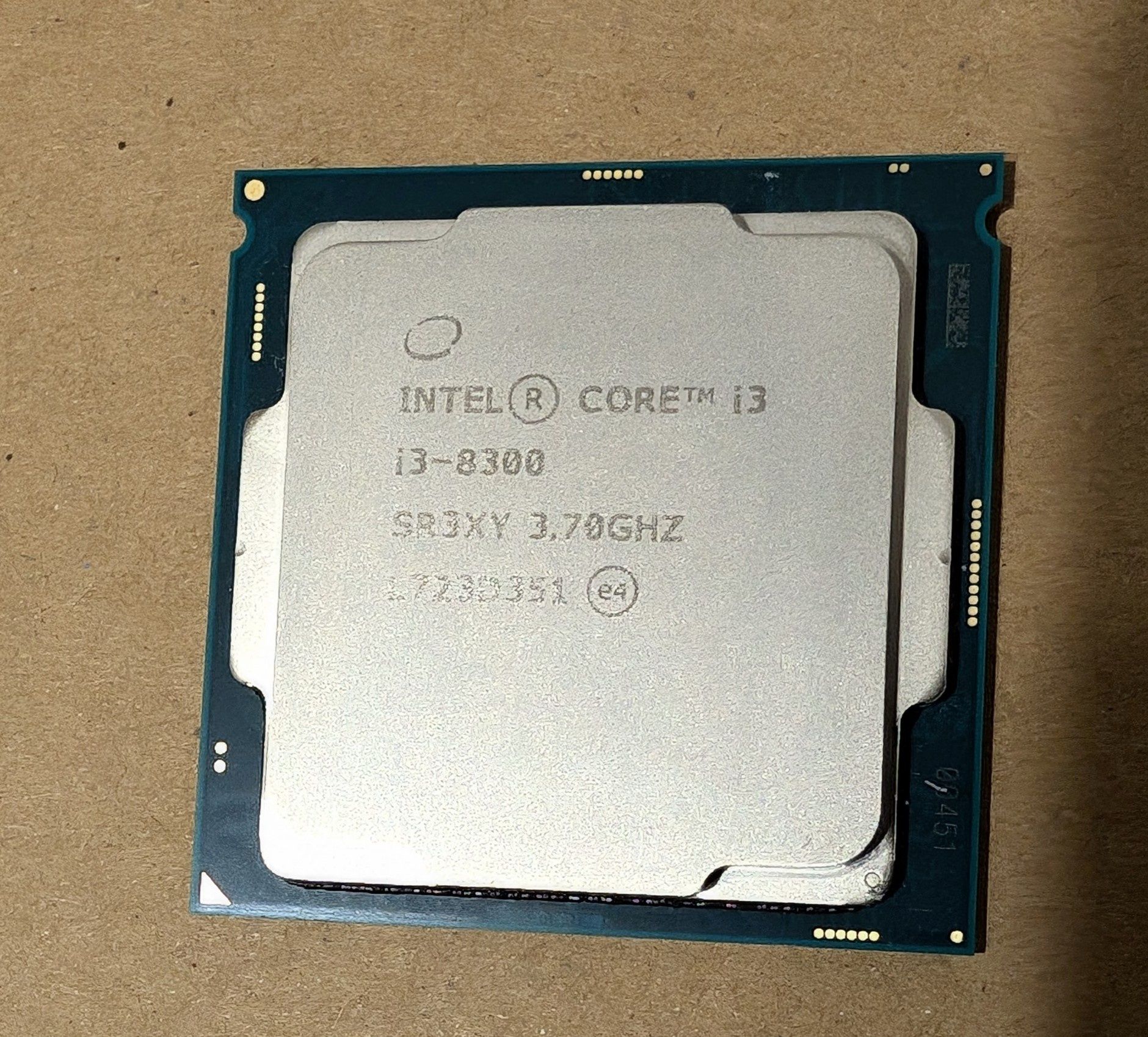 Процесор Intel Core i3-8300