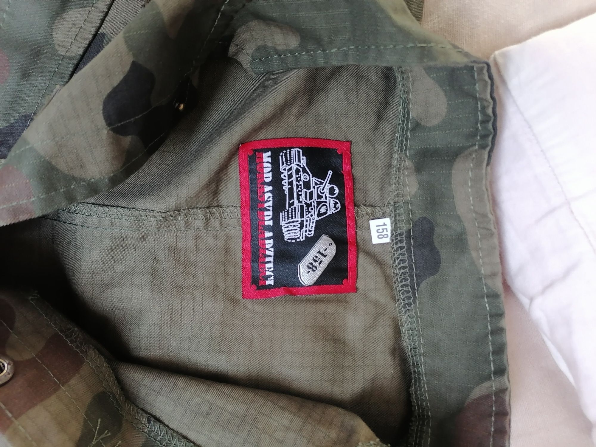 Mundurek dziecięcy wojskowy.