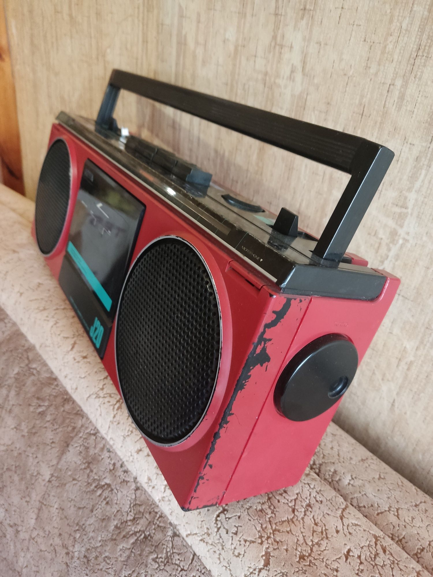 Aiwa J20-магнитола,работает.