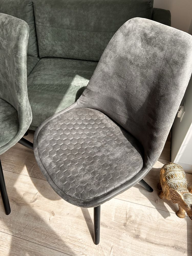 Sofa trzyosobowa wraz z krzeslami