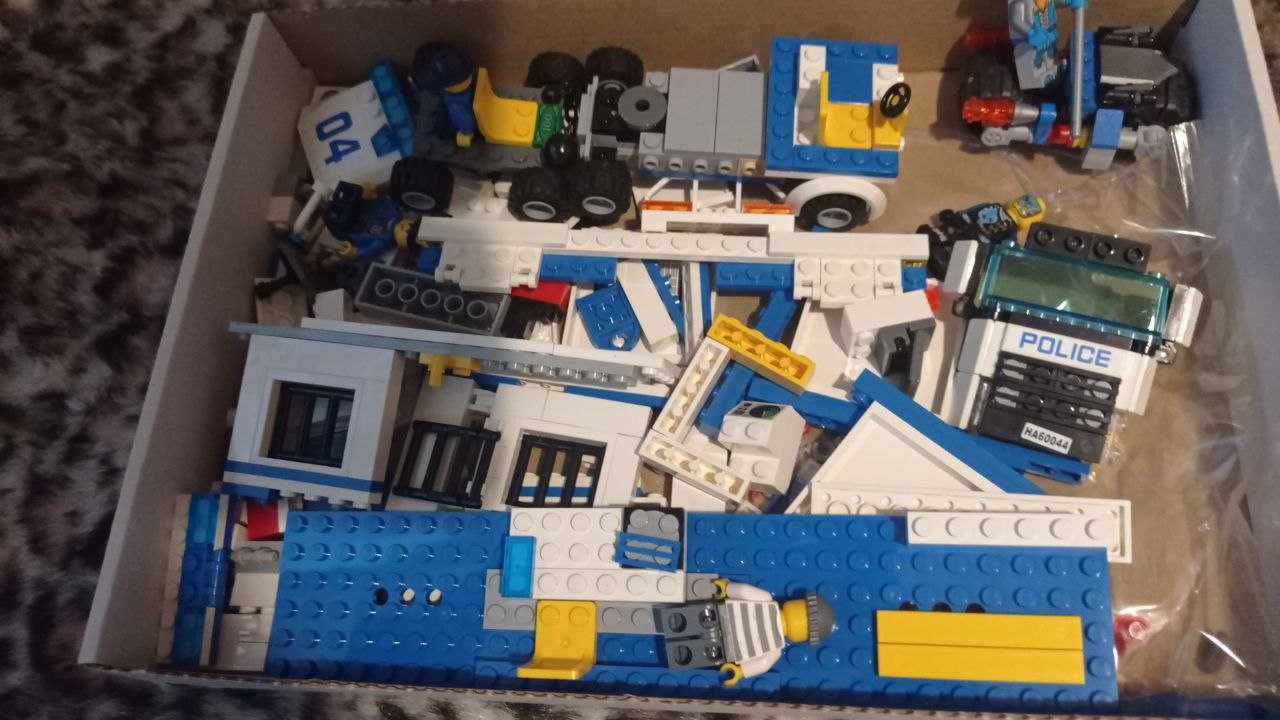 Lego city 60044 Городской мобильный полицейский отряд, фура.