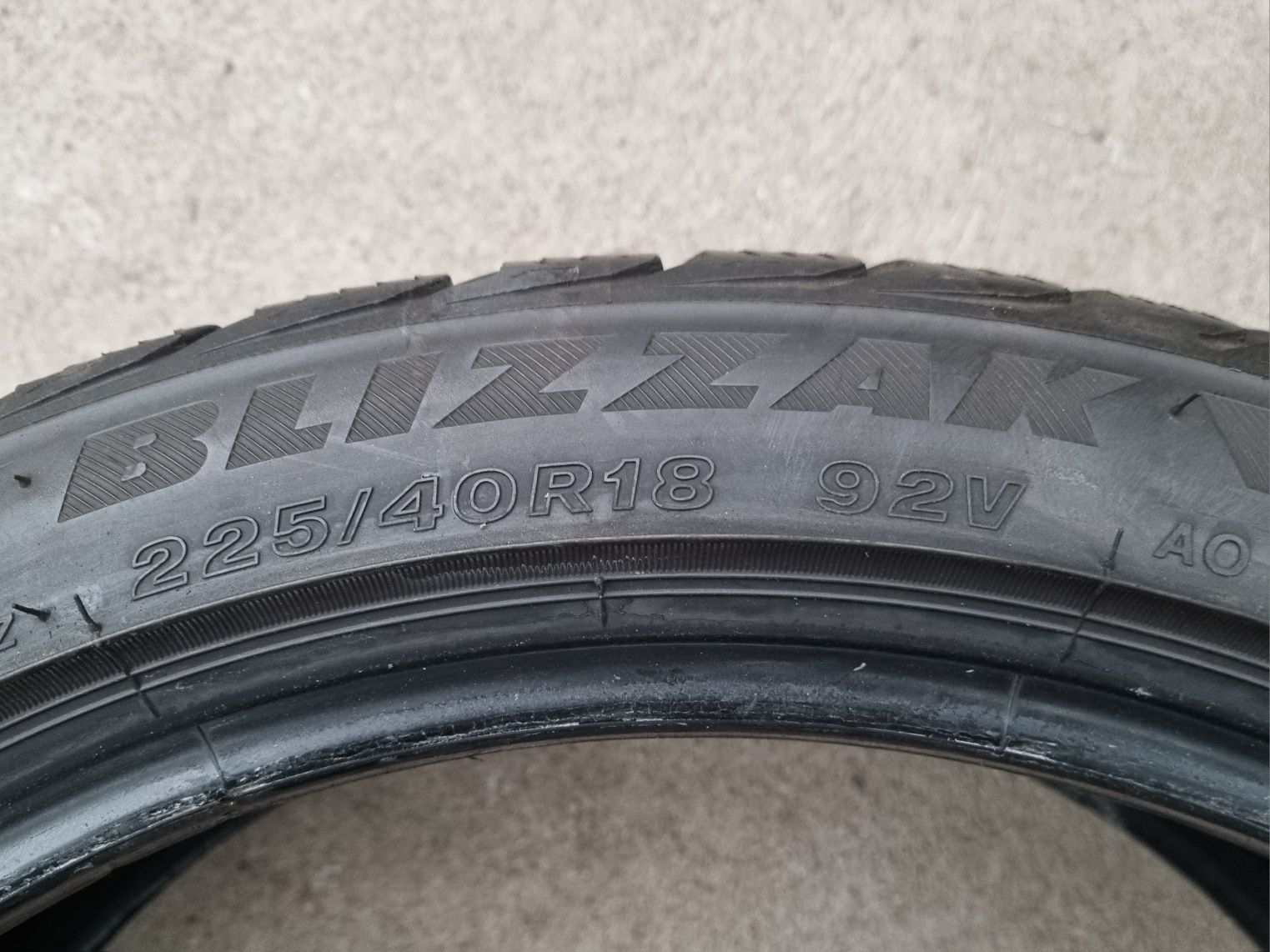 Opony używane ZIMOWE 225/40/18 Bridgestone  650zł/4szt.