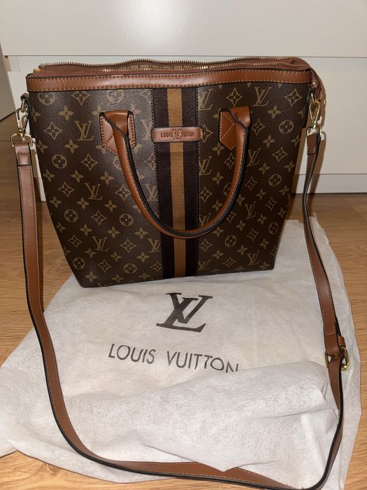 Mala LV com 2 necessaires