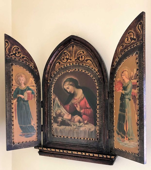 Tríptico religioso antigo