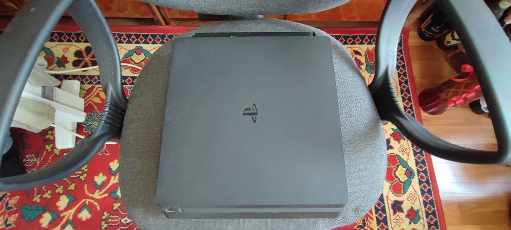 Продам sony PS4 slim