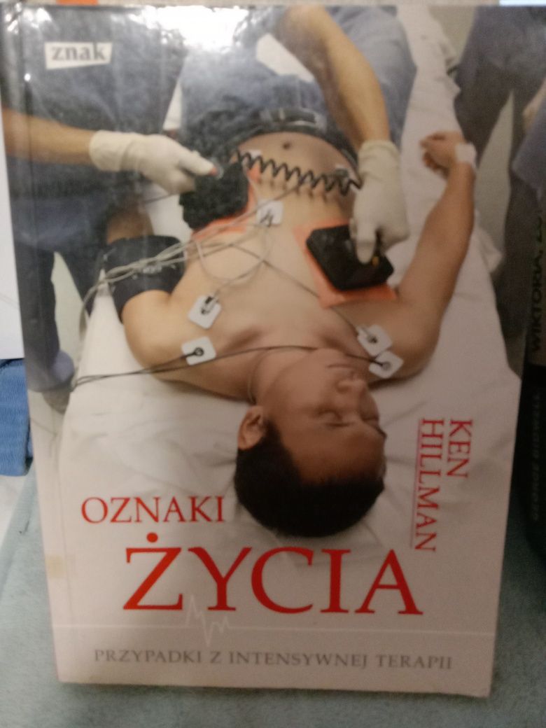 Oznaki życia , Ken Hillman.