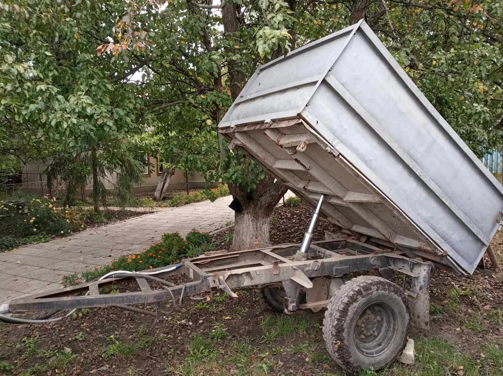 Причіп для трактора