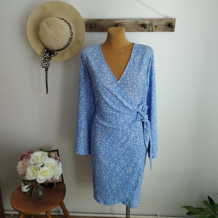 Nowa błękitna sukienka Esmara 44/46 XL – zwiewna, kopertowa,,lato