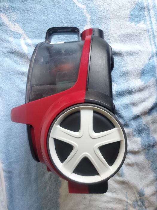 Пылесос Philips с контейнером 2000W.