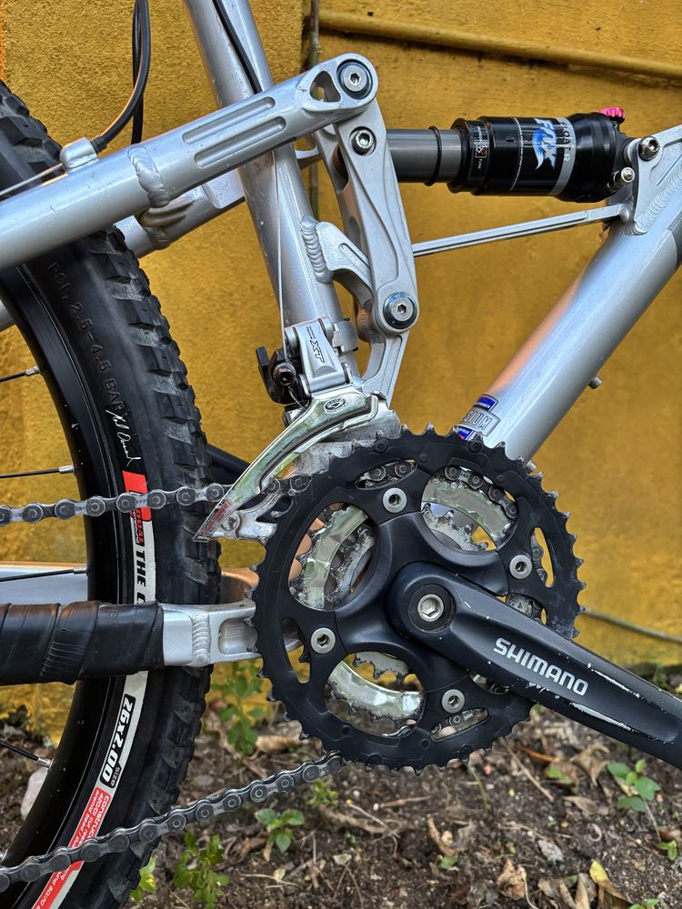 Bicicleta Btt suspensão total