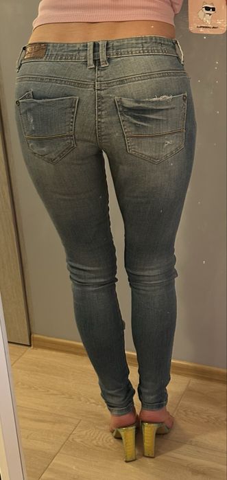 Spodnie jeansowe dziury Bershka / rozm. 36 / S