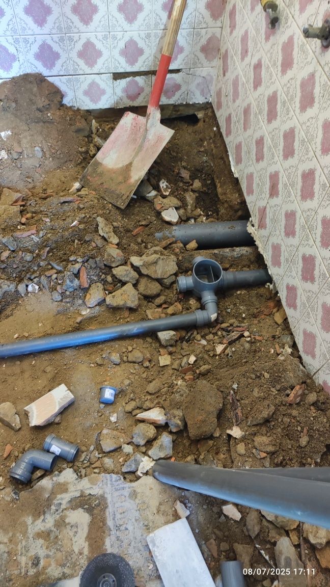 Remodelação em geral.  Desde a demolição até os finos acabamento