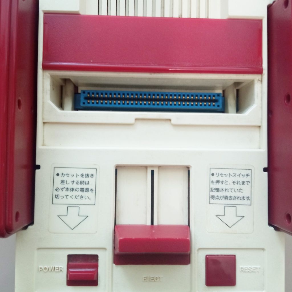 Оригінальна Ігрова консоль Famicom/Nintendo/Dendy  8 біт