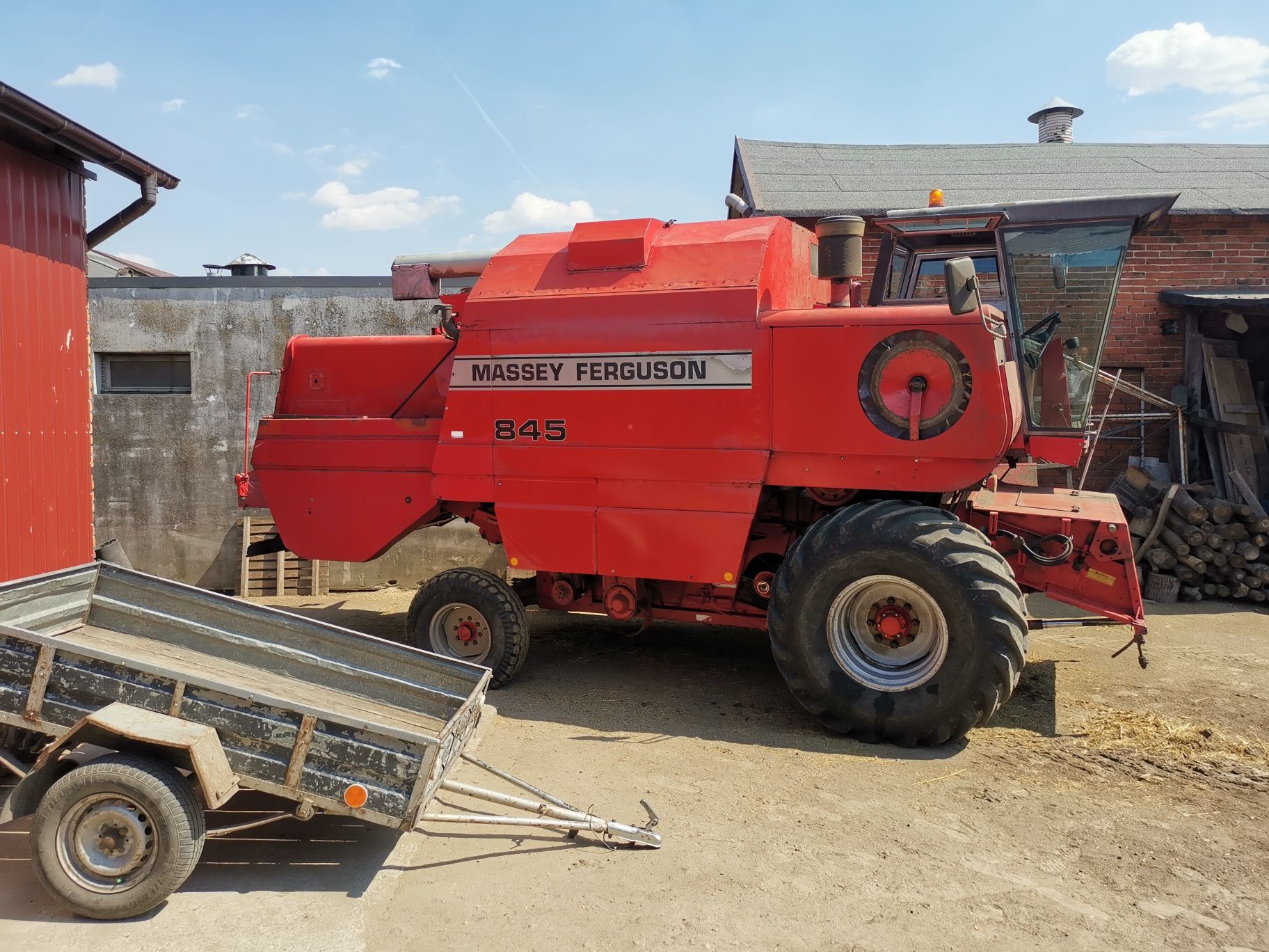 Massey Ferguson 845