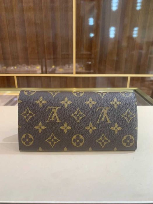 Portfel damski Louis Vuitton Emilie Monogram Róża czerwona przycisk