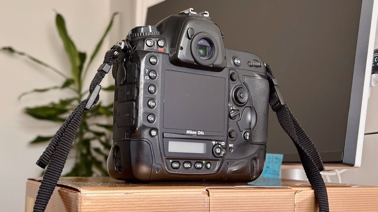 Nikon D4s Body + 2 baterias – excelente estado