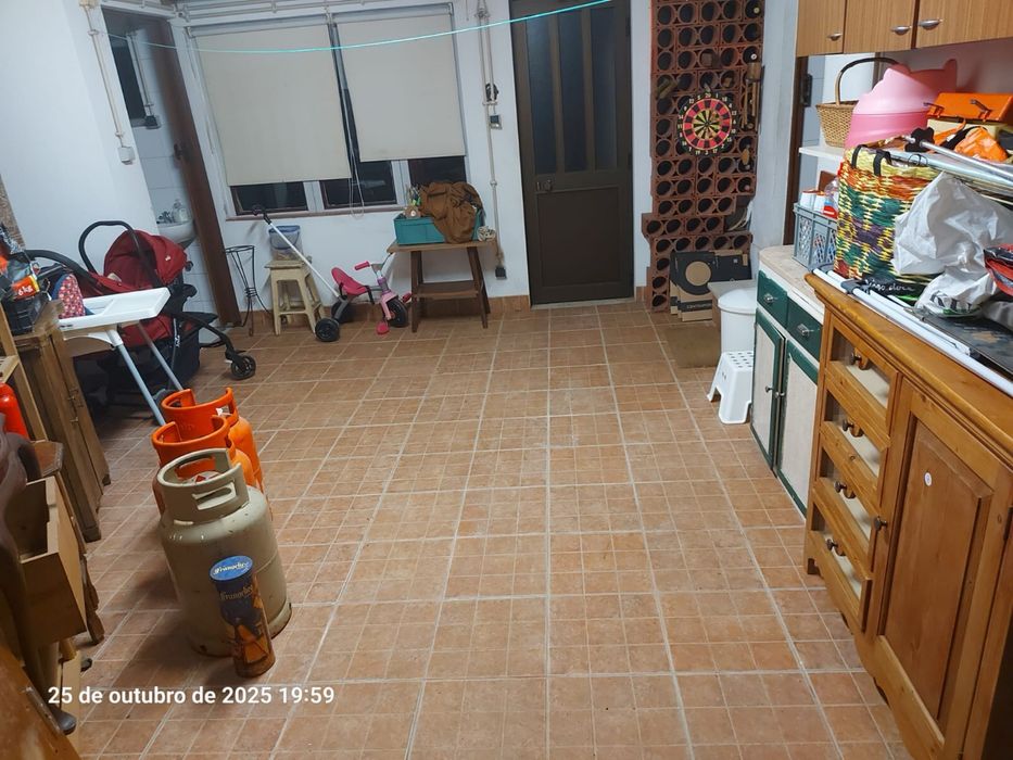 Arrendo moradia de familia no Bairro da madre de Deus