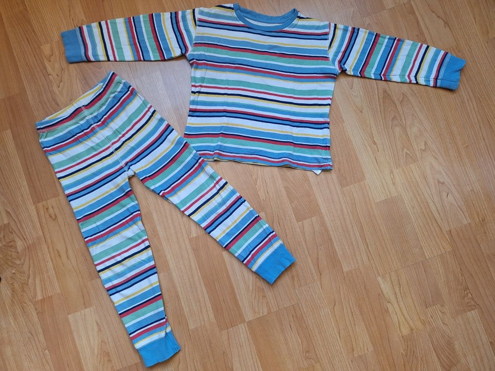 Tres pijamas Next 5-6 anos, 116 cm