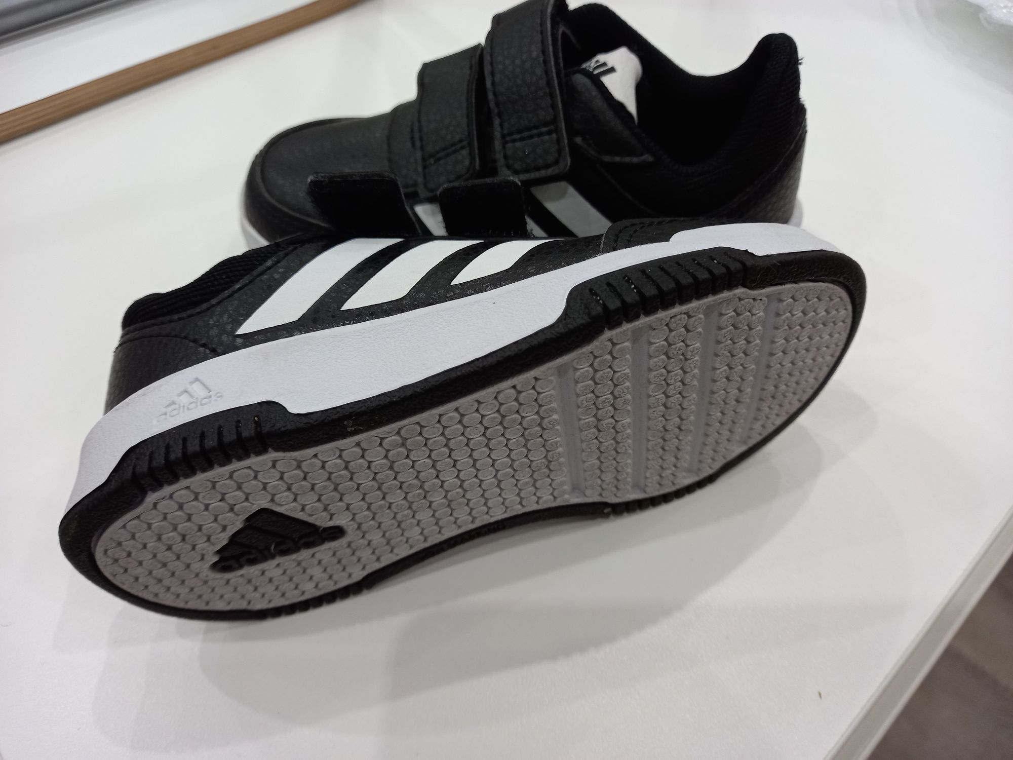 Sapatilhas adidas criança NOVAS NUNCA USADAS