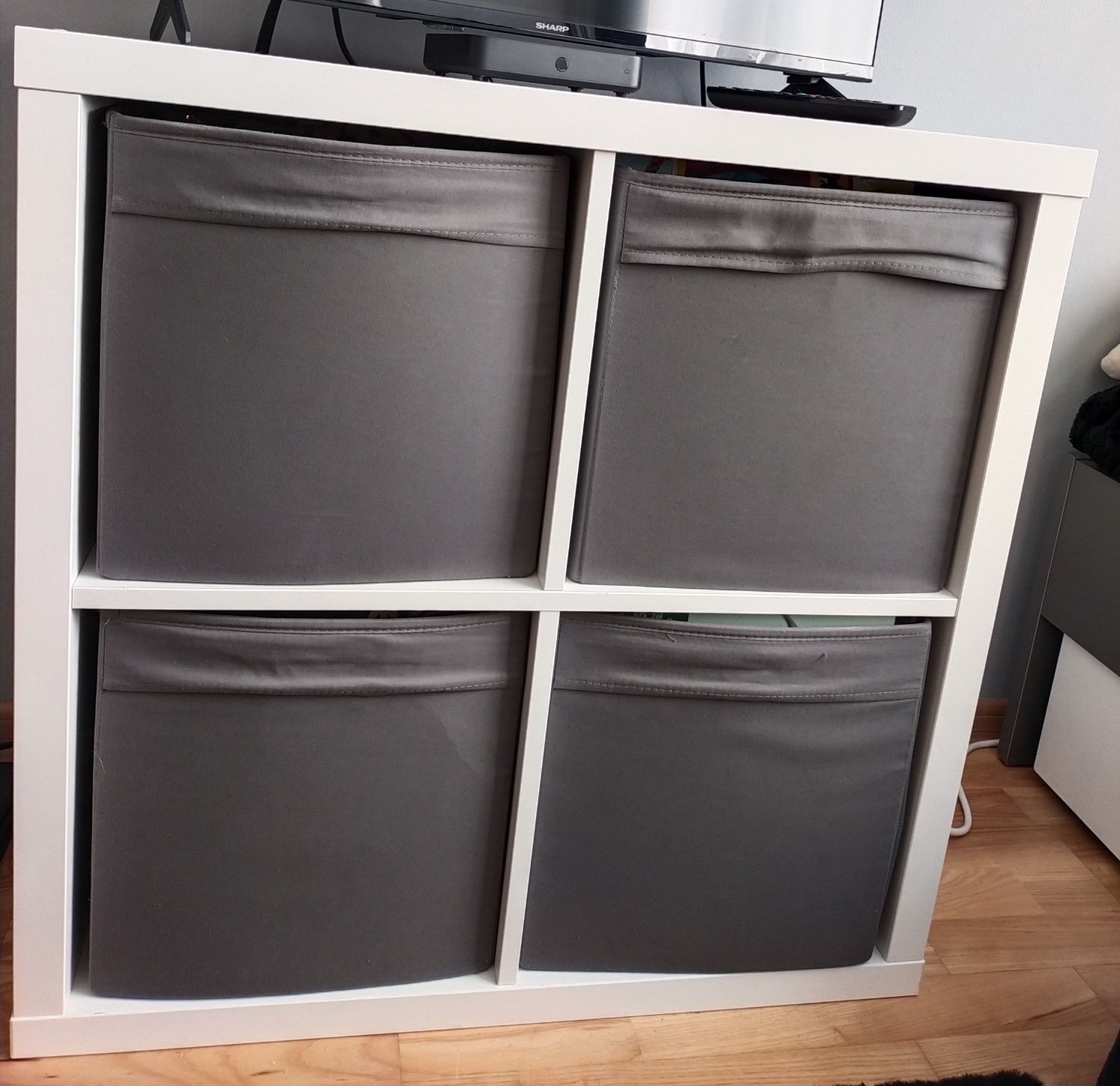 Półka Ikea Kallax z organizerami