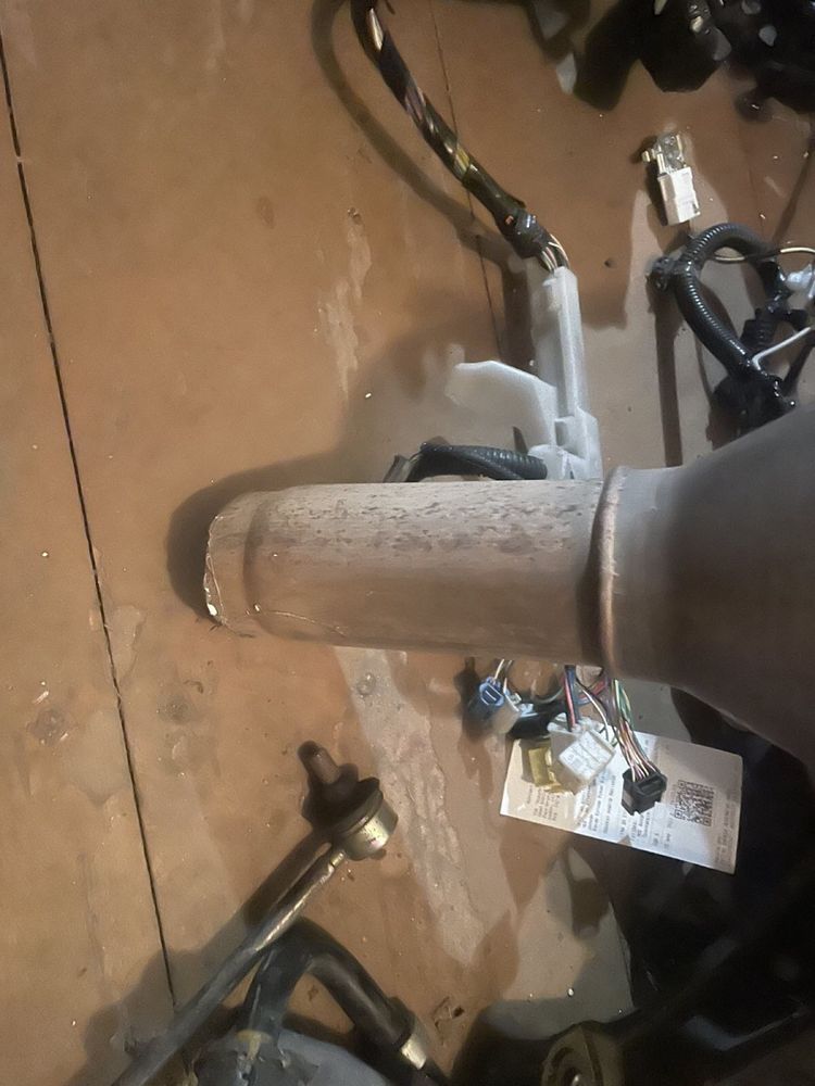 Выхлопная труба на Toyota Camry v 55  15-17  2.5 usa