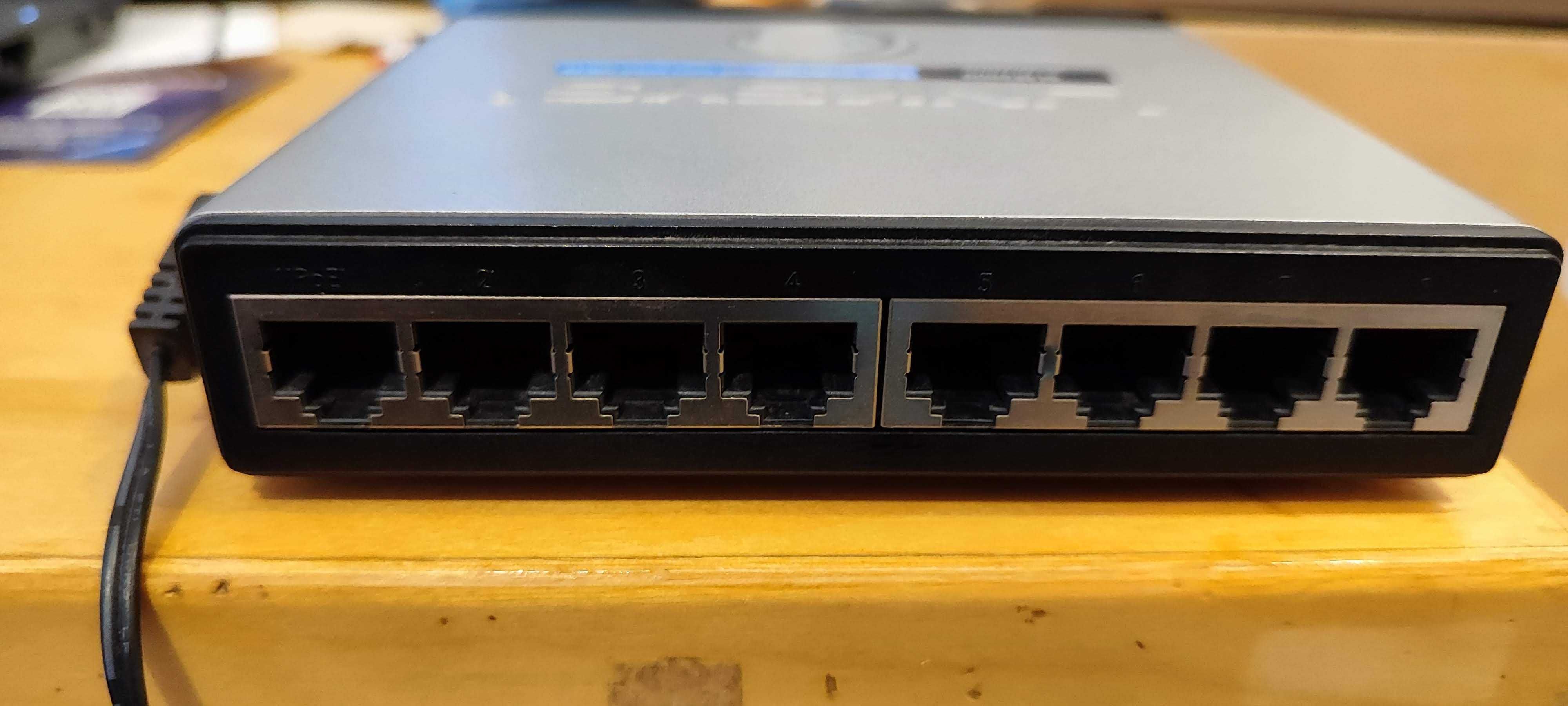 8 portowy gigabit smart switch Linksys SLM2008 PD