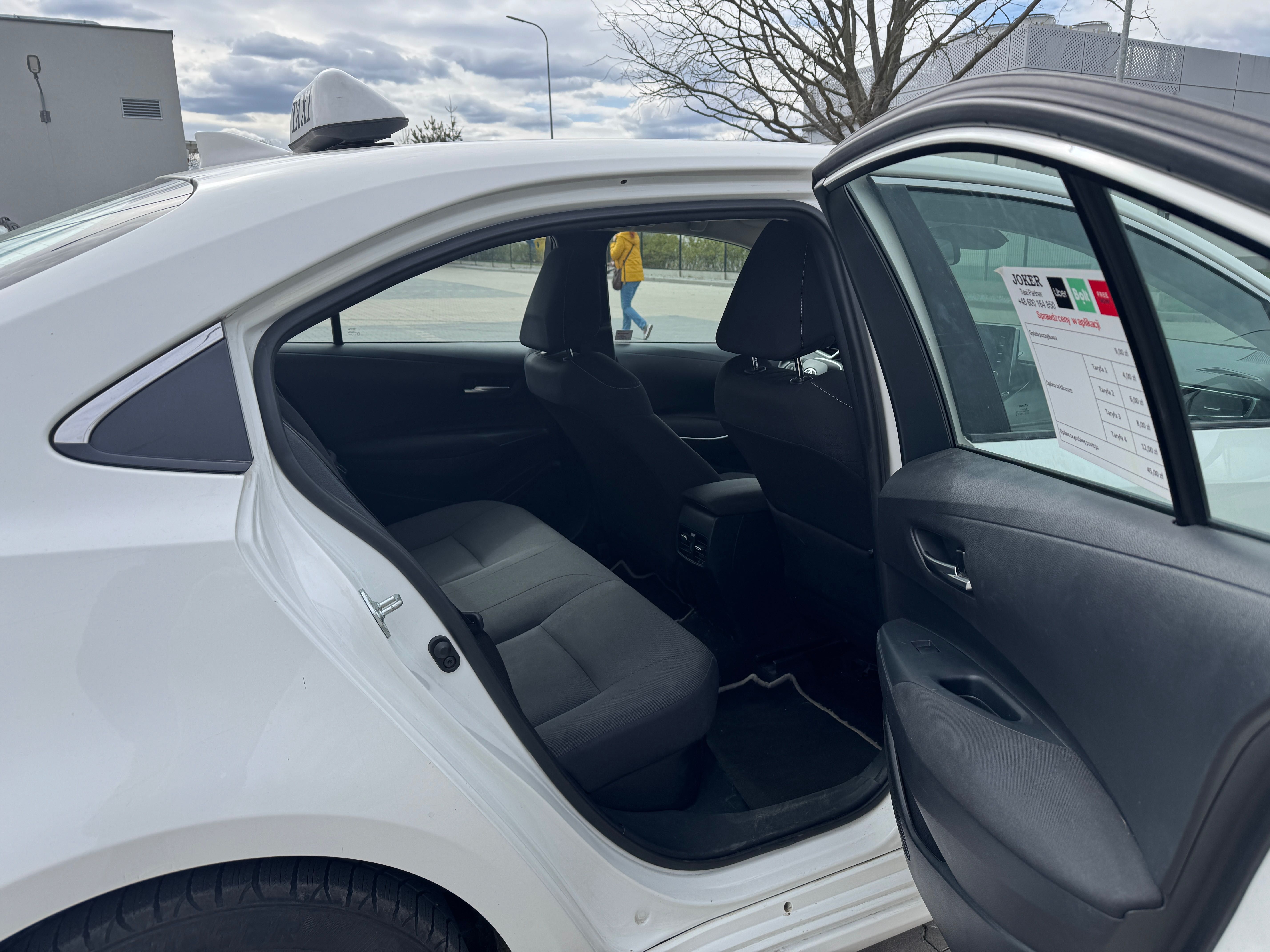 Wynajem samochodu do Taxi Toyota Corolla 2021r