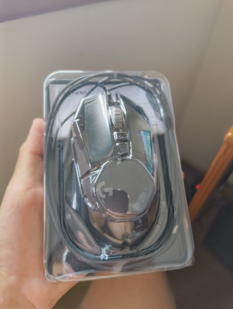 Logitech G502 Hero na caixa