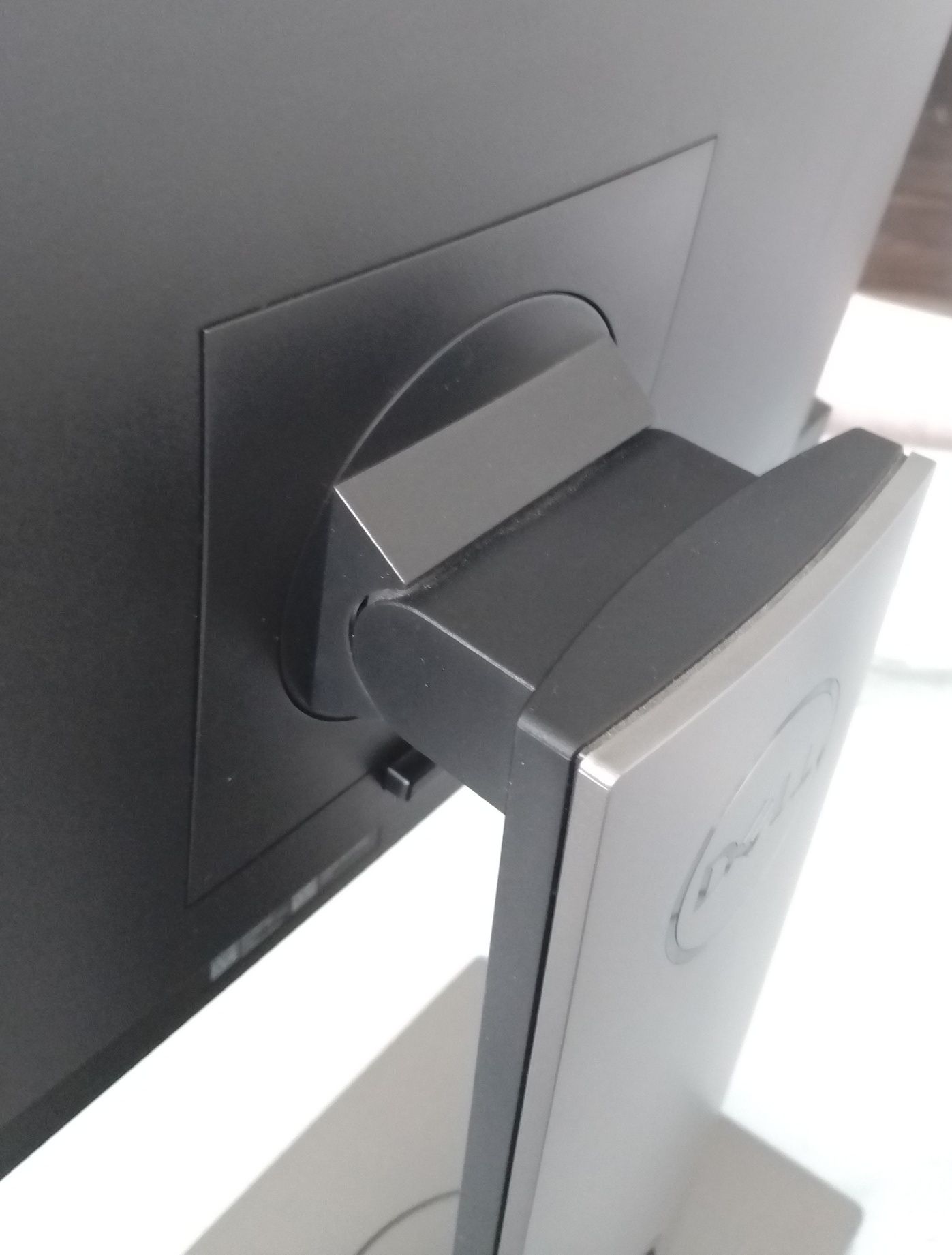 Монитор DELL P2418D