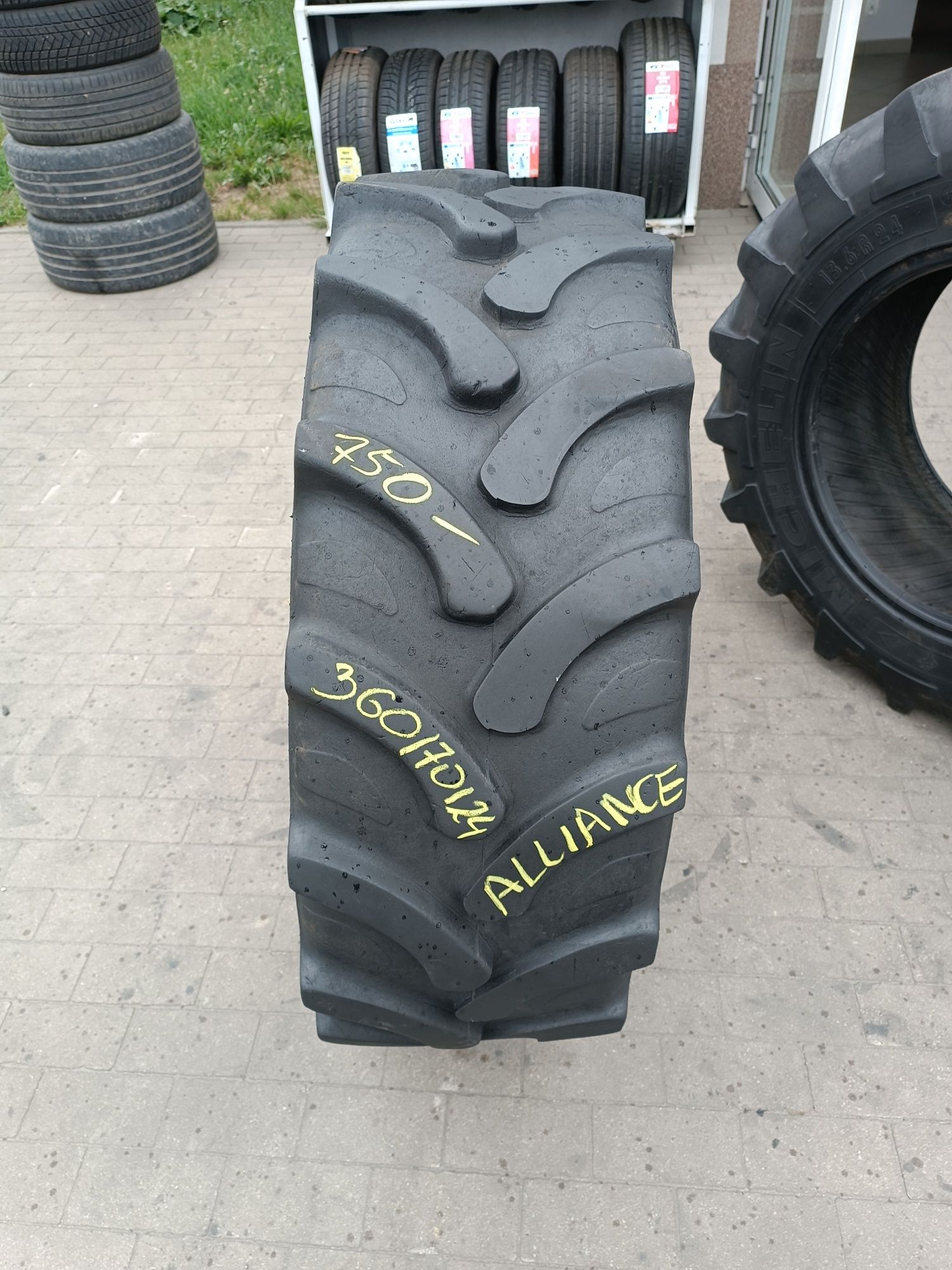 360/70R24  Alliance FarmPRO Radial 70  12.4R24