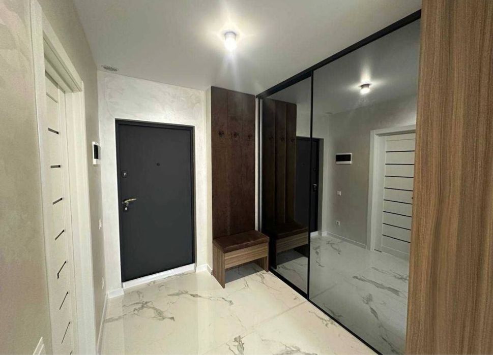 Стильна,укомплектов,гардеробна,в сучасному ЖК One,район торг.Велес.