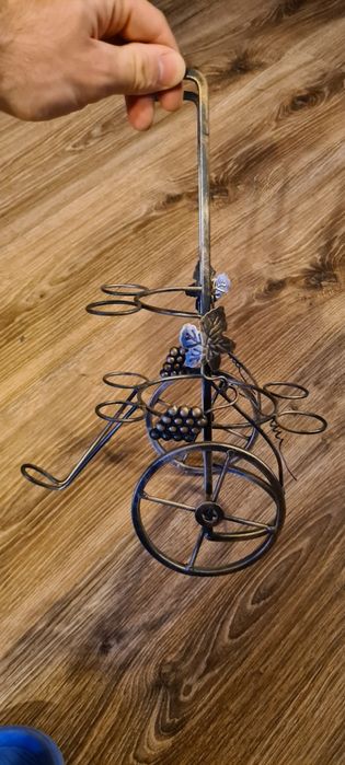 Metalowy stojak na wino, butelkę i kieliszki