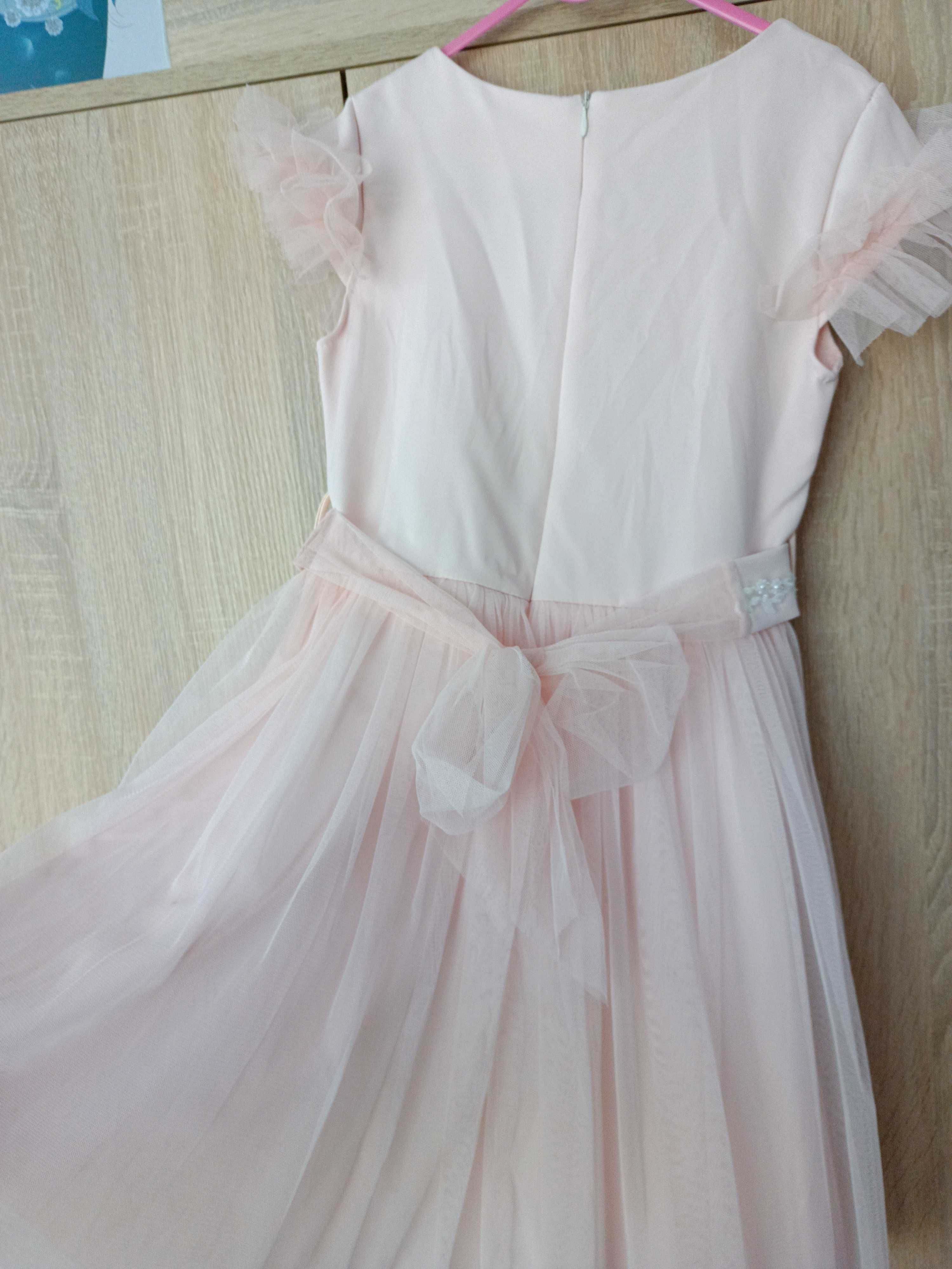 Elegancka sukienka wizytowa w kolorze pudrowo-łososiowego różu  140 cm
