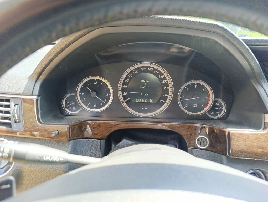 Продам мерседес w212 e200