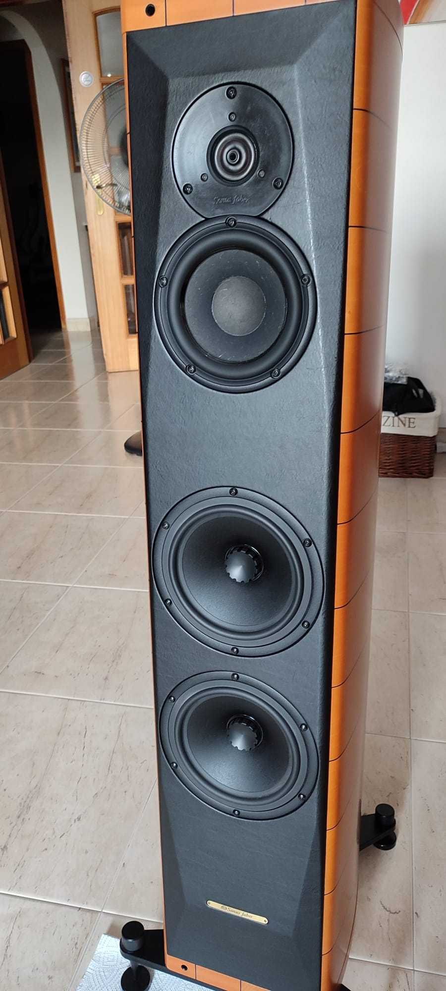 Sonus Faber Cremona M, colunas de chão de 3 vias (em excelente estado)