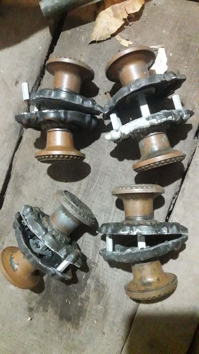 Продам дверные ручки из латуни,а также двери с замками .