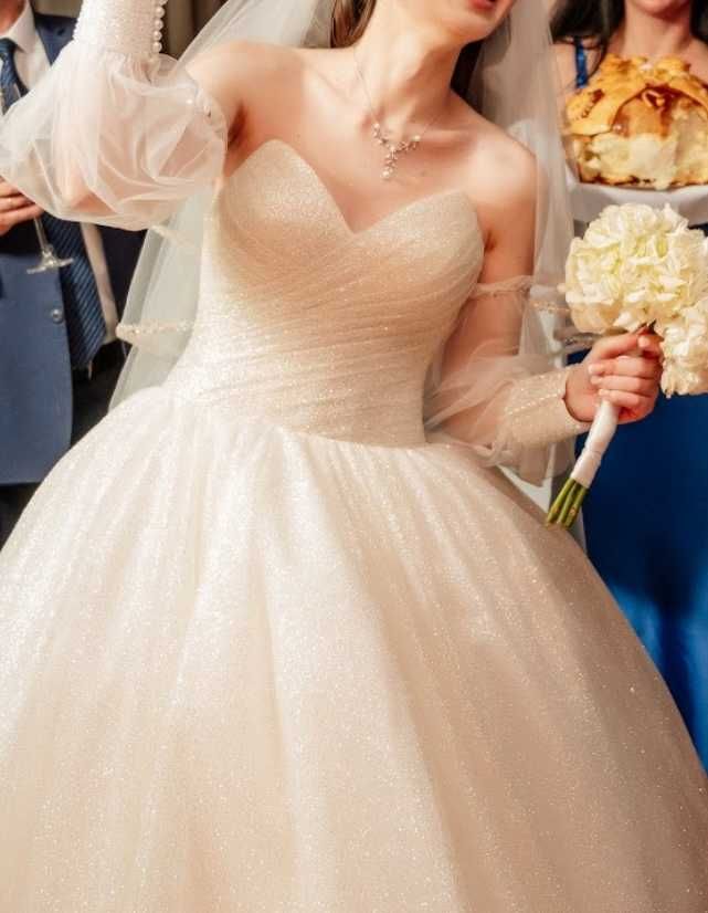 Продам Весільню сукню