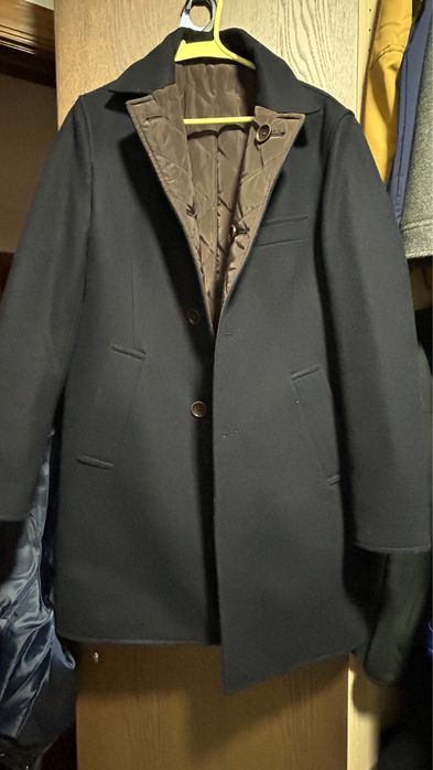 Varios casacos homem e mulher