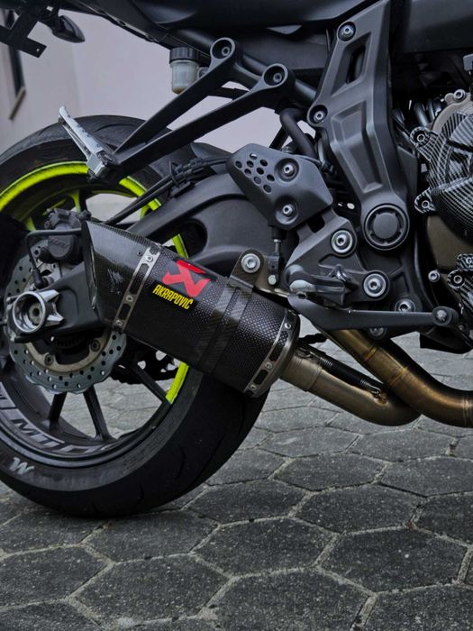 Escape Akrapovic Carbon Completo MT 07