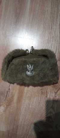 Wojskowa czapka zimowa