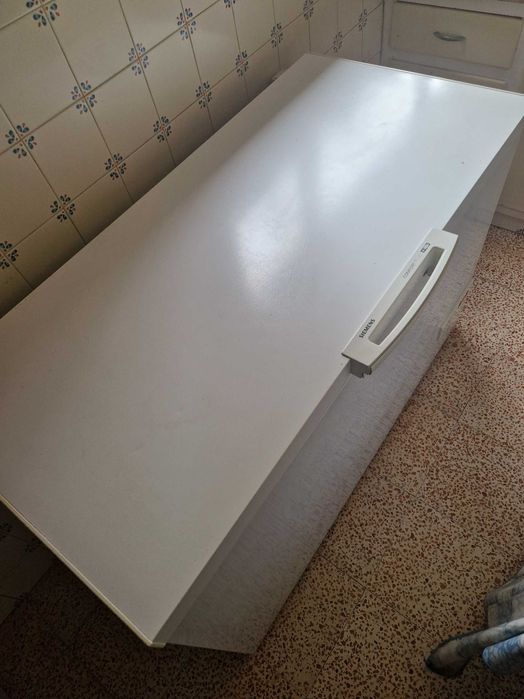 Arca Congeladora Siemens GT31K04 – 296L (em bom estado)