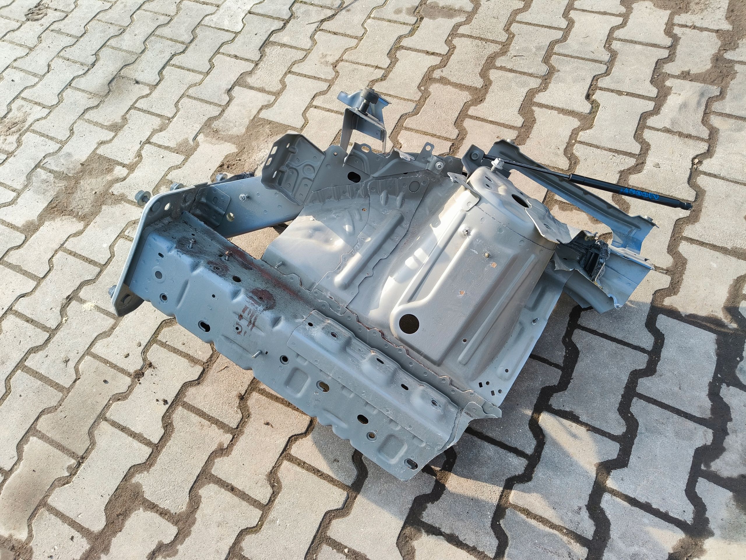 Ford Mustang mach e 2021  ćwiartka podłużnica przód Prawa Fartuch…