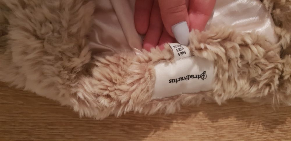 Futrzana jasna kurtka płaszcz FUTRO Stradivarius r. S TANIO