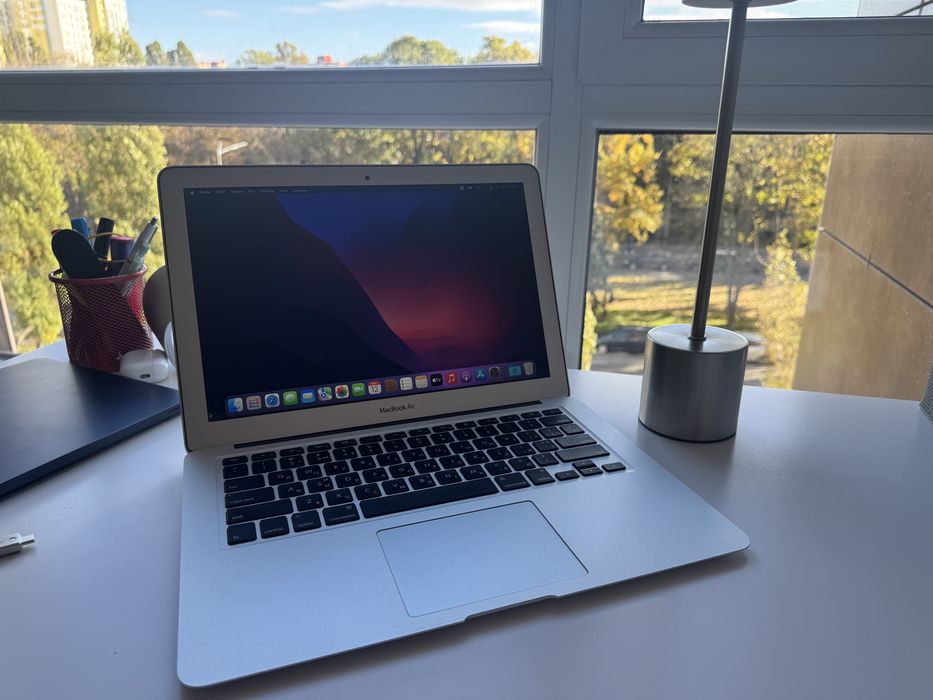 Продам MacBook Air 13 (2017). SSD 128 Gb. DDR 8gb.