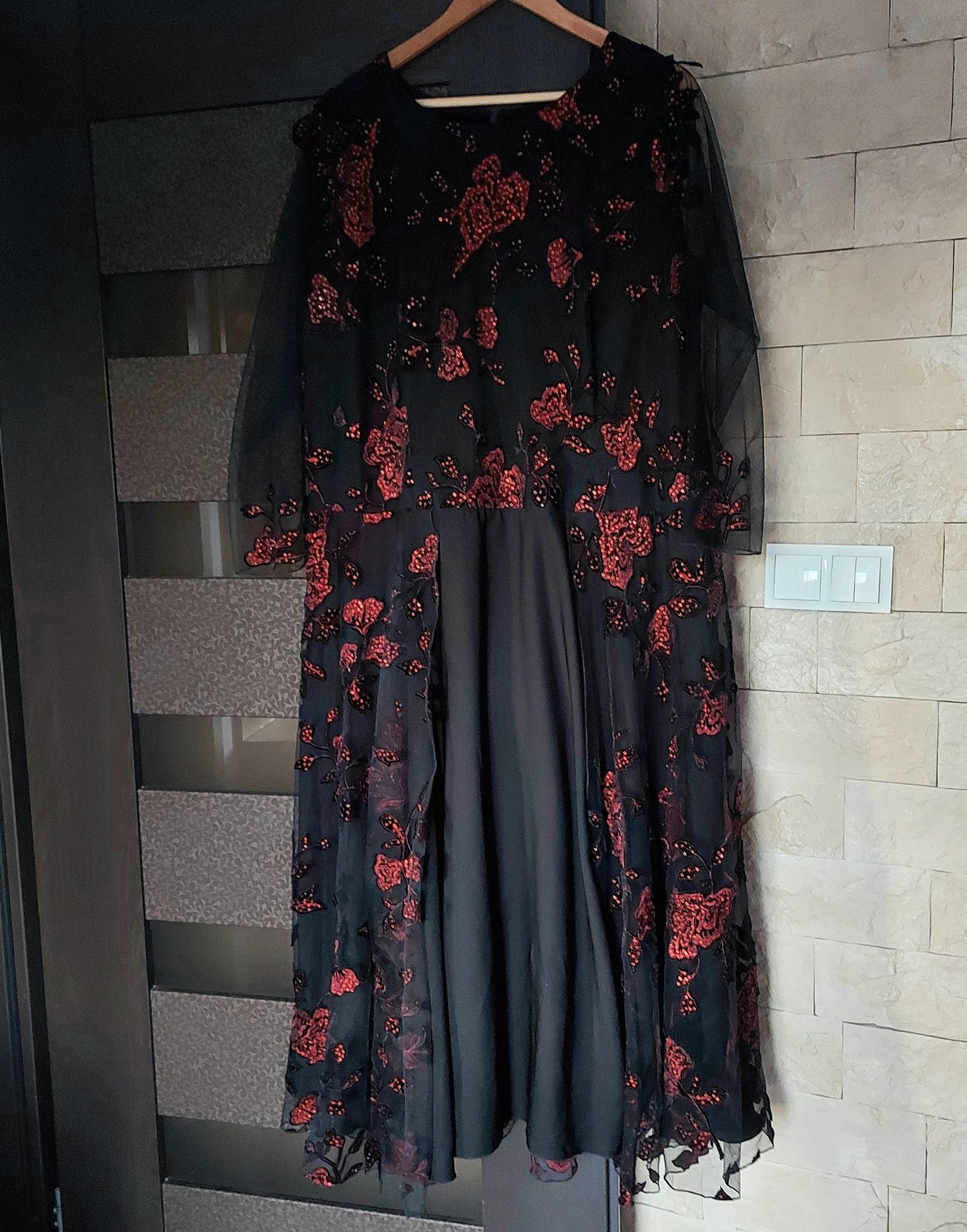 Sukienka czarna róża cekiny roz. 50